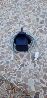 الموصل • شاحن ايفون اصلي