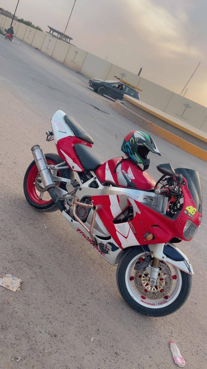 سب ار ٩١٩ موديل ١٩٩٩  مبدأ فقط كلاجات اصلي شرط بيه  واكف بيه كيج كيلو متر  الباقي كوله شغال ترا الشمال صوت رعب  عنوان بغداد  سعر ١٥ ورقه اتصال ***********
