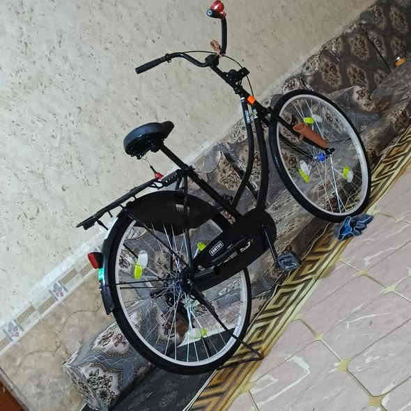 السلام عليكم بايسكل سانتوس موديل 21 إلى البيع معه غراضه المكان قضاء الغراف السعر خاص او واتساب***********
