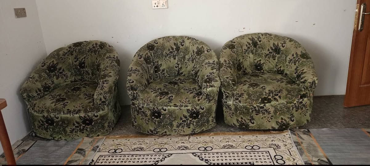 شاشه حجم ٣٢بدون نت  للبيع***********الاطارات  بكربلاءكلهن ١٠٠الف قفل
