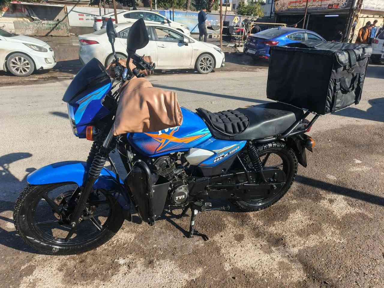 السلام عليكم حبايبي. 
دراجة TVS 150cc.
موديل 2023.
مرقمة رقم بغداد انكليزي تحويل ثاني يوم .
دراجة نظيفة وحلوة تخم تاير جديد كهربائيات كلها شغالة 
مكاني بغداد - الشرطة الخامسة. 
للتواصل *********** وبي واتساب .
