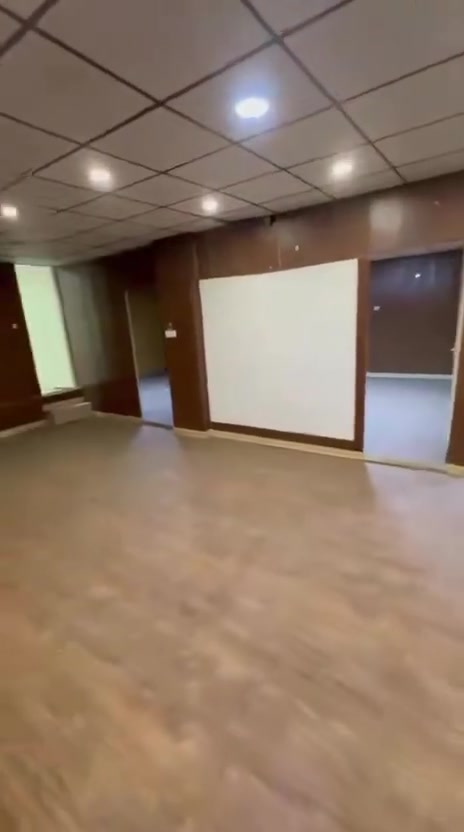 ارضي مليون و 100 
طابق اول 900 الف 
4 شقق البناية زيرو 
كل مدخل للشقة معزول عزل تام
صايره مثل المشتملات 
2 نوم منور مطبخ صحيات 
استقبال مدخلين للشقة غير مسكونه 
واتساب💬 :***********
