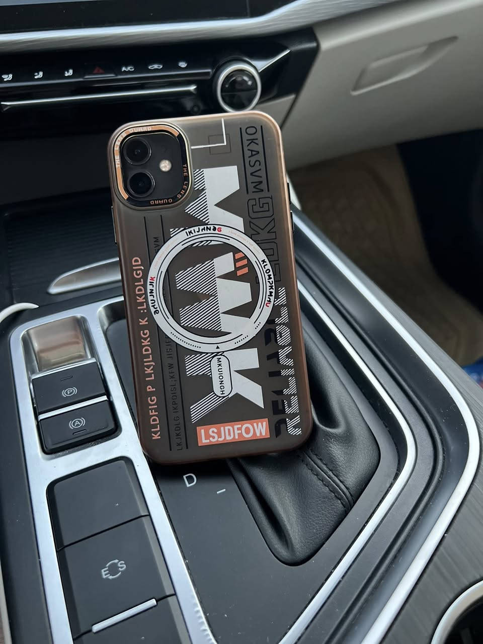 ايفون 11 ذاكرته 256 بطاريه 73 جهاز ZA دبل سيم فقط شاشه اصلي مبدل سعره 190 قفله 
***********
