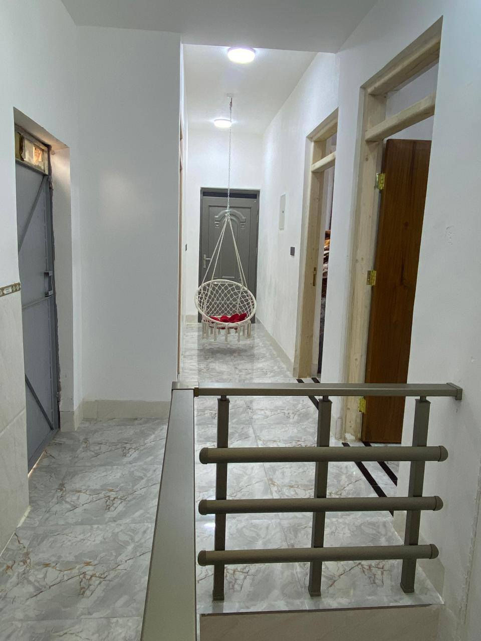 السلام عليكم
بيت بمنطقه 8شباط قرب اسواق الخزرجي طابقين اربع غرف 
اربع غرف نوم وستقبال وصاله ومطبخ ومجمع صحيات السعر 115بي مجال 
للاتصال على الارقام التاليه 
***********
***********
او زياره مكتبنا الكائن الرمادي التأميم 8شباط قرب تانكي الماء 
مكتب المصطفى للعقار
