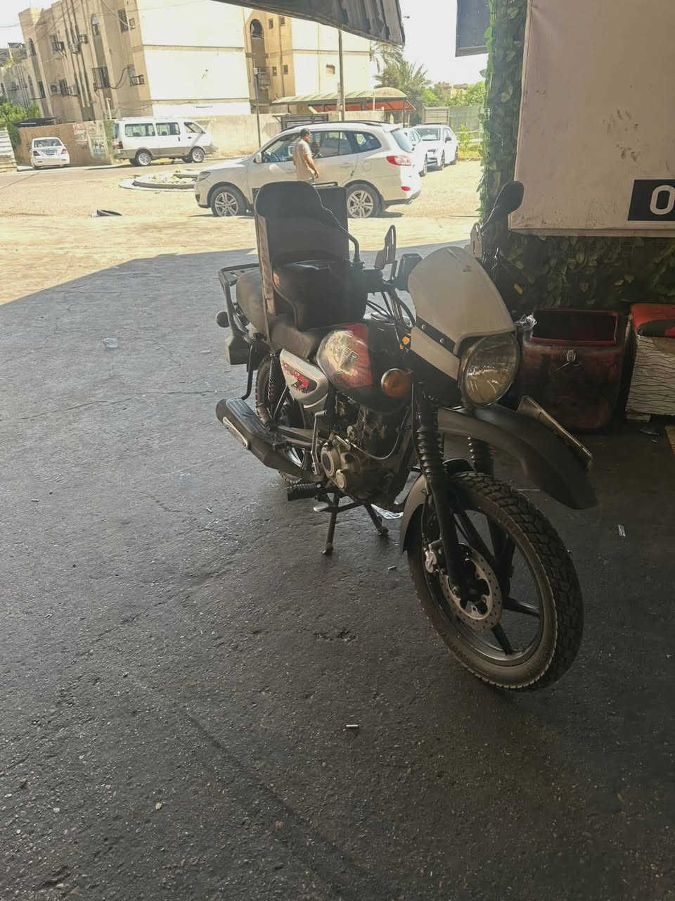 السلام عليكم بوكسر جبلي موديل 22 رقم بغداد انكليزي شرط التحويل مجفته وكاله مره واحده كلشي بيه جديد من التاير للتاير كامله مكمله بدون نواقص عليها غرامه 200 الف عليه اني انطيهن الك  السعر مليون و800 بيها مجال للطيبين مكاني بغداد السيديه ***********
