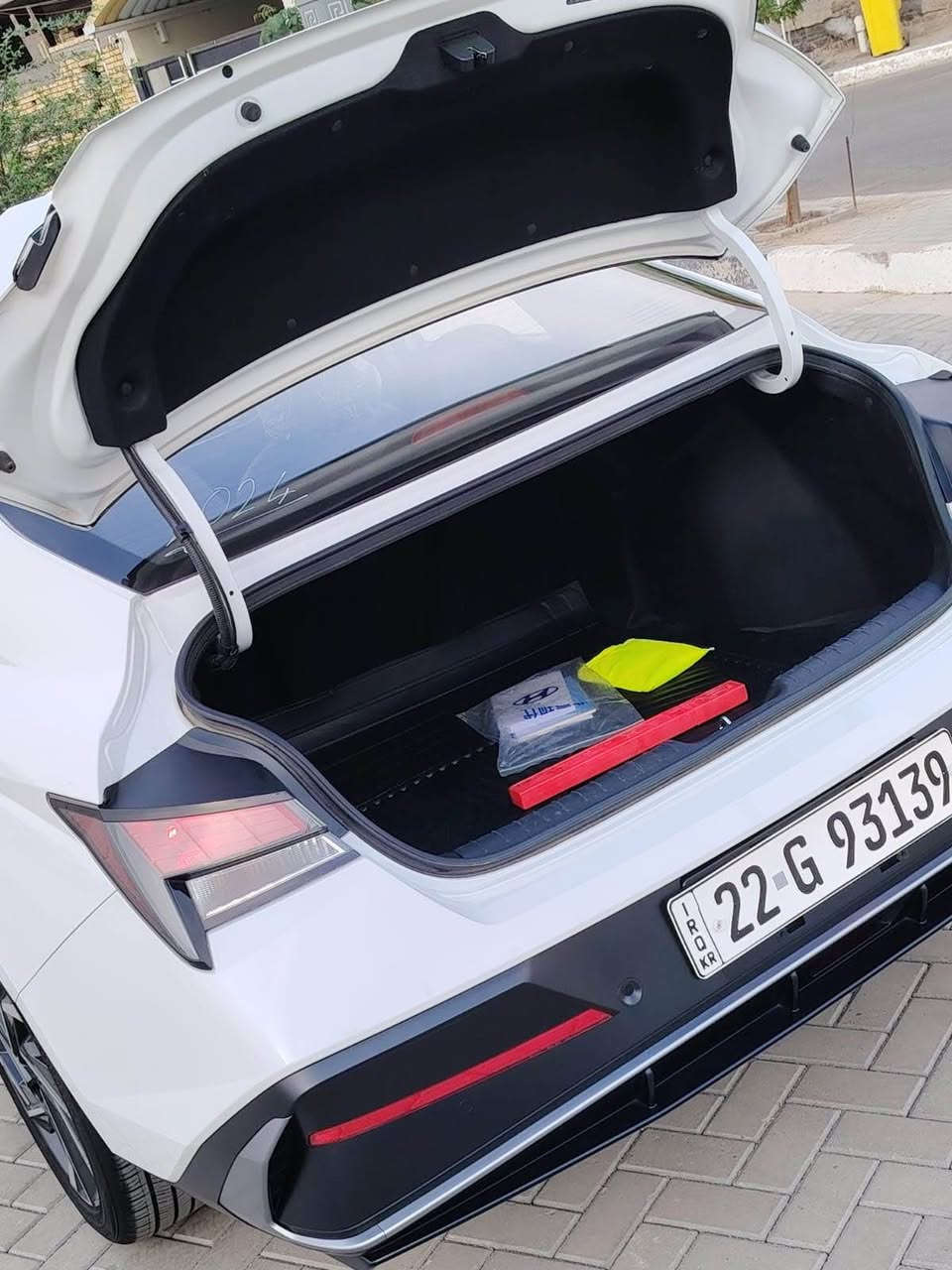 هيونداي النترا 2024 (خليجي - تجميع صيني) - فول مواصفات 1/1 💎

​السيارة بحالة الوكالة (ماشية 39 ألف كم فقط) بيها فقط بارد على كد شبر صوره حادث موجوده

​📌 أبرز المواصفات:

​المحرك والكير: محرك وكير شرط الفحص (كير طيارة). محرك15000دبل نوزل 

​أنظمة القيادة: 4 مودات قيادة (Eco, Comfort, Smart, Sport).

​المظهر والاضاءة: لايت LED نهاري + زنون عالي ناصي (3 عدسات) + ويل رياضي حجم 17.

​الداخلية والراحة: فتحة سقف (سلايد) + مقاعد جلد أسود + ستيرن رياضي + تبريد قطعتين (ثلج 🥶) + شاشة أصلية وعداد ديجيتال.

​الأمان والأنظمة: 6 إيرباك (دشبول، دركة، تكم، مقاعد) + سايد بريك كهربائي (بصمة) + حساسات خلفية وكاميرا + كروز سرعة وتحكم ستيرن فول.

​التحكم: بصمة تشغيل وبصمة أبواب + مري شفط كهرباء مع إشارات.

​💸 السعر: 135 ورقة (وبيها مجال بسيط للشراي الطيب).

📍 الموقع:البصره الجبيله.

​📞 للتواصل والاستفسار:

​اتصال مباشر: ***********

​واتساب فقط: *********** البصرة, العراق
