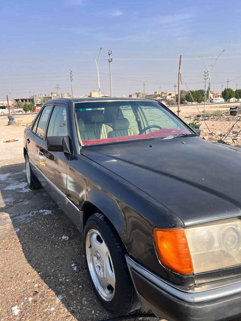 السلام عليكم سياره مارسدس دب للبيع رقم بغداد  مديل 1989 السعر 45 وبيه مجال حك الجيه رقم الهاتف *********** مكاني البصره القرنه الشرش
