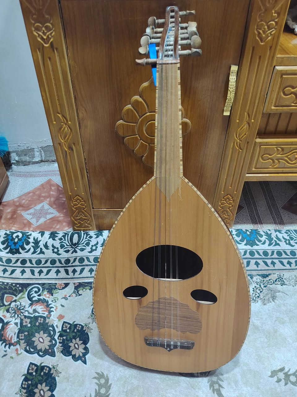 السلام عليكم عود زرياب عراقي نضيف كلش السعر 150 بيه مجال العنوان بصره / ***********
