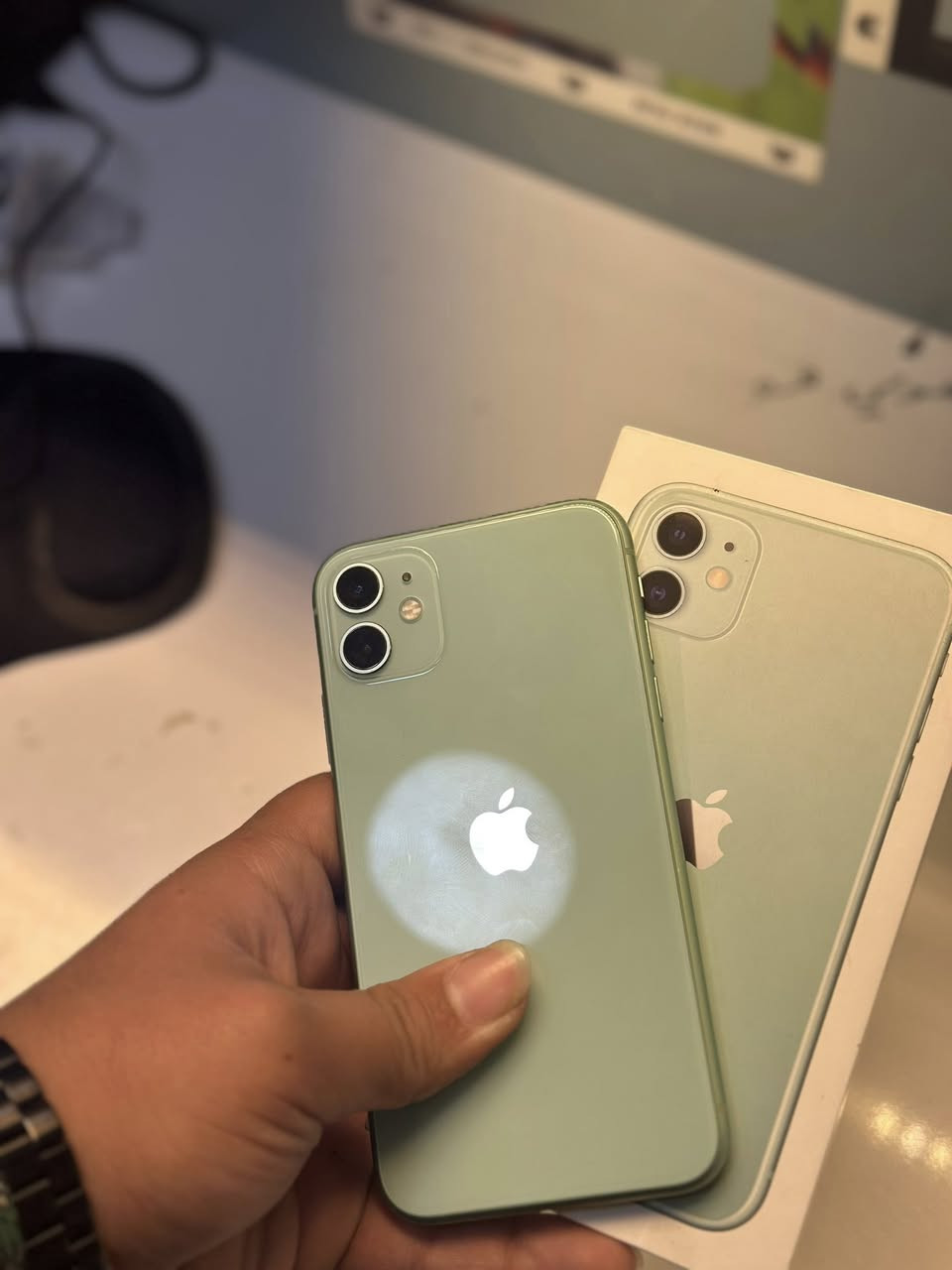 سلام عليكم ايفون 11 جديد لون فستقي غراضه كامله جهاز جديد ذاكرته128 بطاريه 90الشراي يتصل مكاني بغداد الحسينيه الراشديه***********
