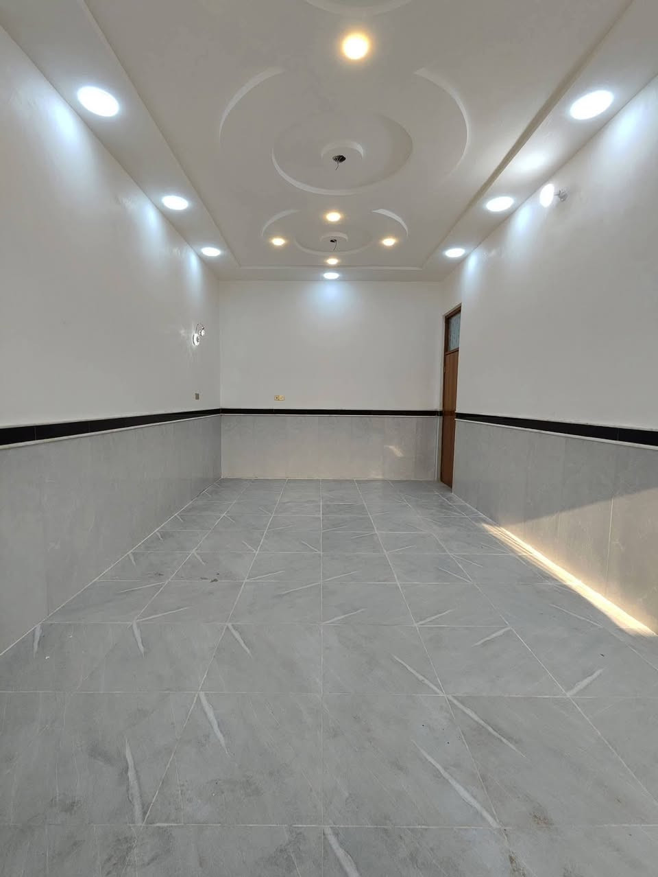 دار ٢٠٠م متر عبجيه خلف الشارع العام مال الغدير
طابق واحد مسلح شغل راقي 
***********
