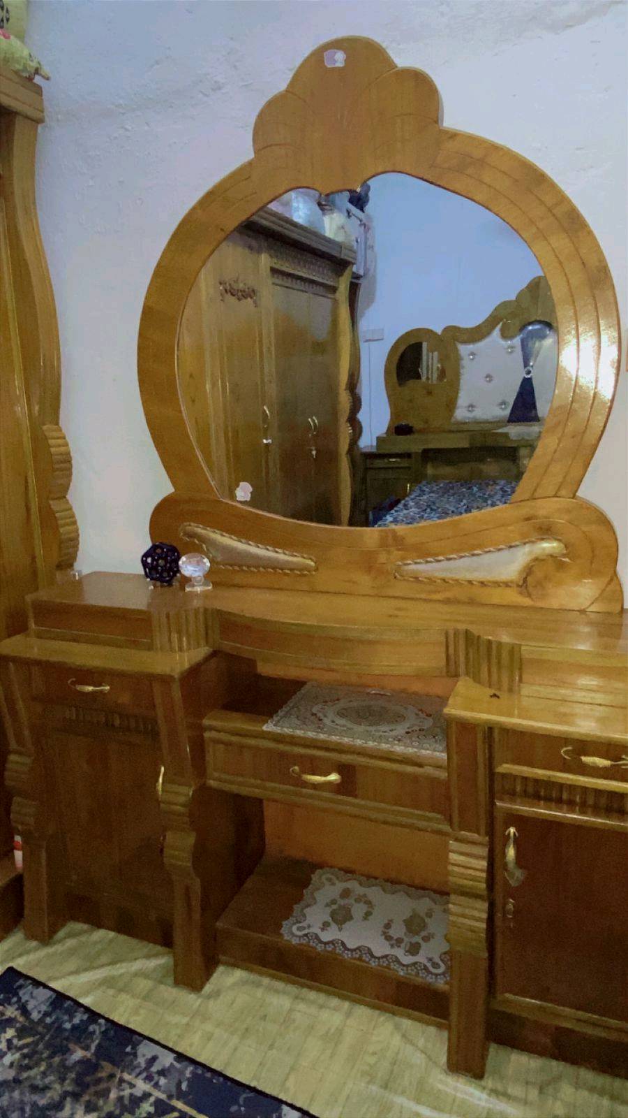 غرفه عراقيه خمس بيبان مصار الي 6 اشهر من اشتريته 
عنوان ميسان 