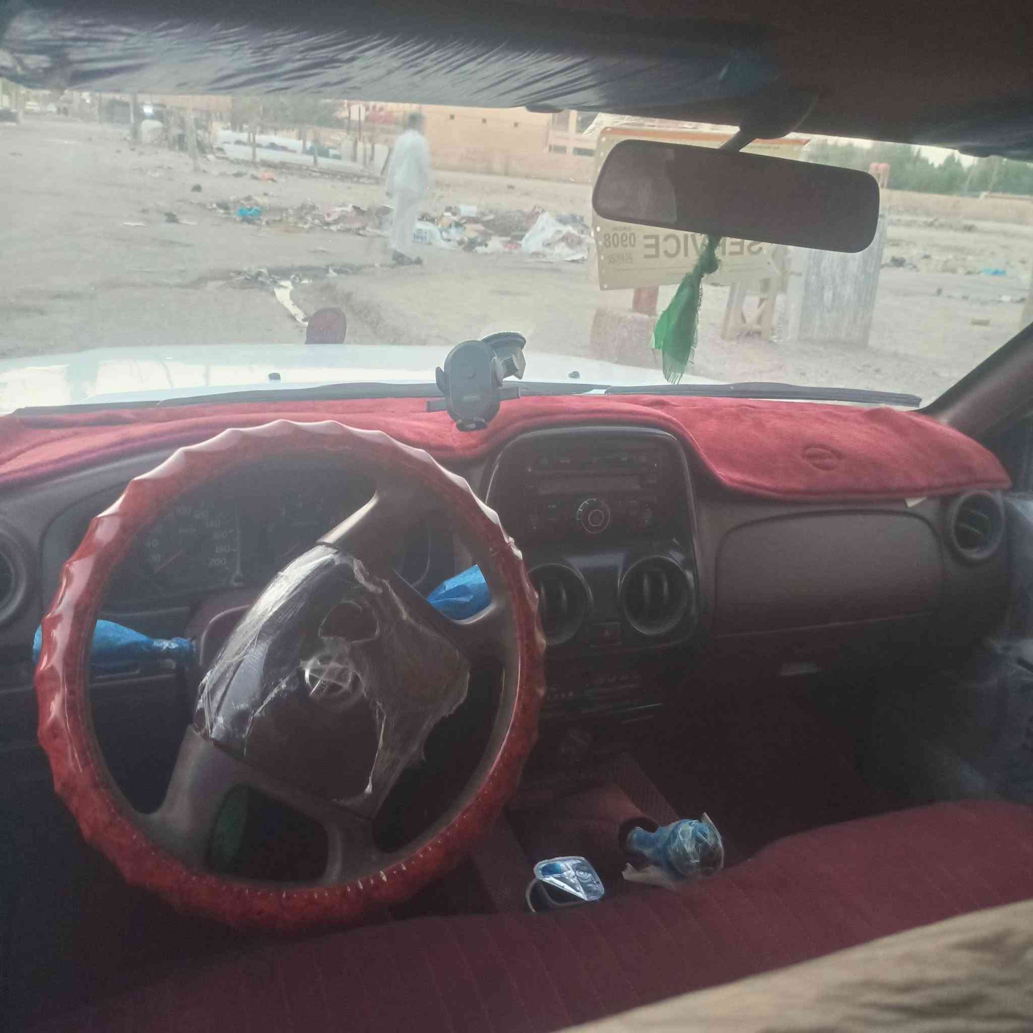 نيسان البيع مكفوله من الفتح والصبق بيه بارد بصيط محرك ماينقص مقدم جديد تيرات تخم سياره حلوه ماتخسر عليه سعر 130 وبيه مجال ***********
