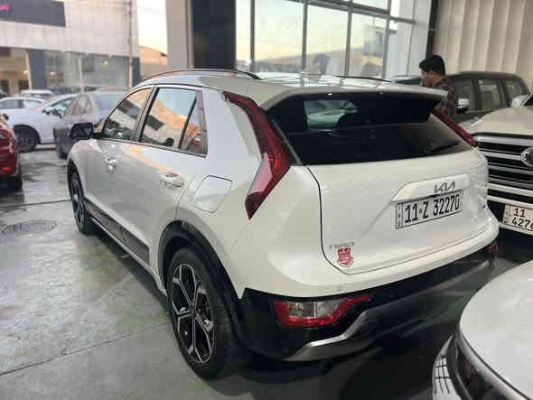 سلام عليكم كيا نيرو  هايبرد ٢٠٢٣ ماشية ٥٣ الف كم سيارة حادثه جاملغ وبنيد موضح بلصور ايرباك ستيرن فول الفول مواصفات هواي بيهة هزة وفحص وسنوية جديدة تحويل مباشر رقم بغداد سيارة جاهزة من گير مكينة تبريد حدادية بلكامل مابيهة اي نقص والسونار ناشرة وية الصور بيه صبغ قطعتين مكان السيارة معارض البياع 

السعر  ١٥٨ وبيه مجال

***********
