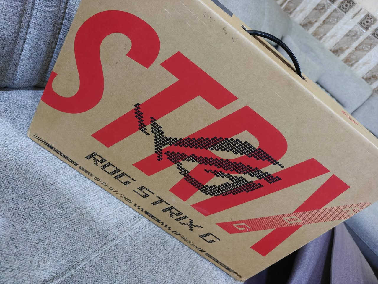 5070🔥🔥
*ASUS ROG Strix G16 (2025) - اللاعب المثالي!*
استخدام قلیل جدا بسبب يحتاج فلوس باعها
اكتشف قوة اللعب مع لابتوب ASUS ROG Strix G16 (2025) المزود بمعالج Intel Core i7 14650HX، وذاكرة وصول عشوائي 16GB، وتخزين SSD سريع 512GB، وكارت شاشة NVIDIA GeForce RTX 5070 بسعة 8GB GDDR7 . 
كارتون اصلي + شحن اصلي + كارتون اصلي
*المواصفات الرئيسية:*

- *الشاشة*: 16 بوصة WUXGA (1920x1200) بمعدل تحديث 165Hz وتقنية G-Sync
- *المعالج*: Intel Core i7 14650HX (16 نواة، 24 خيط)
- *كارت الشاشة*: NVIDIA GeForce RTX 5070 (8GB GDDR7)
- *الذاكرة*: 16GB DDR5 RAM (قابلة للتوسيع حتى 64GB)
- *التخزين*: 512GB SSD (قابل للتوسيع)
- *النظام*: Windows 11 Home
- *الاتصالات*: Wi-Fi 7، Bluetooth 5.4، USB 3.2 Gen 2، HDMI 2.1

*مميزات إضافية:*

- لوحة مفاتيح مضاءة RGB
- كاميرا FHD IR للتعرف على الوجه
- بطارية طويلة العمر
- تصميم أنيق ومتين

احصل على ASUS ROG Strix G16 (2025) الآن واستمتع بتجربة لعب فريدة!

للستفسار والسعر اكتب تعليق او ارسل رسالة عبر واتساب 
+9647769075220


**إذا كنت صاحب هذا الإعلان وتريد حذفه لأي سبب، رجاءا أرسل رسالة إلى الدعم الفني**