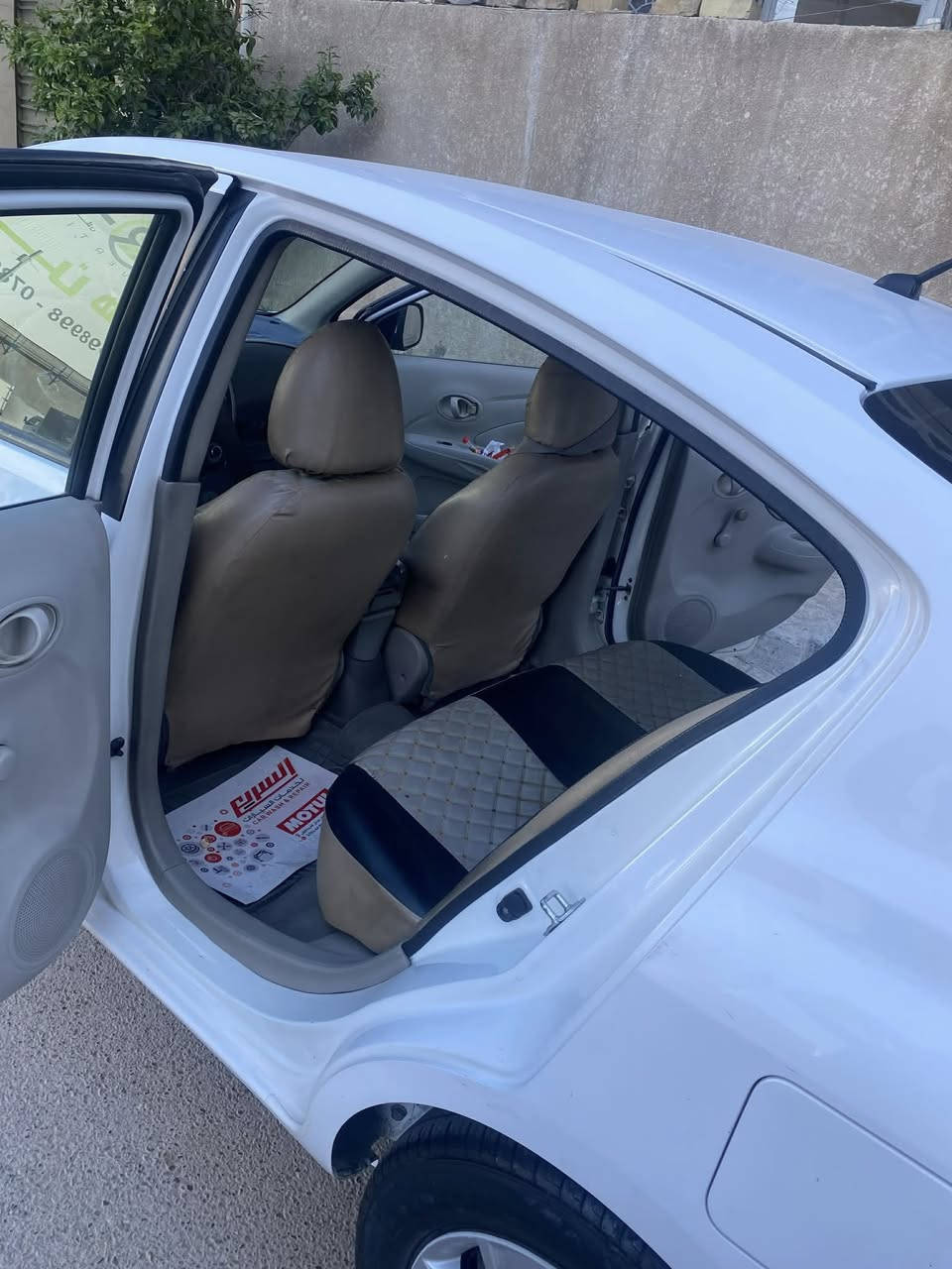 السلام عليكم
نيسان سني هندي موديل ٢٠١٩ 
محرك كير تبريد  كله مكفول هزة جديدة سنوية لل30 بيها ضربة بالتكمة الي يم السايق كما موضح بالصورة وبارد  قليل بالباب خلف السائق سيارة نظيفة  واستخدام البيت سعرها ١٠٢$ وبيها مجال مكاني بغداد حي العدل رقم الهاتف   ***********
