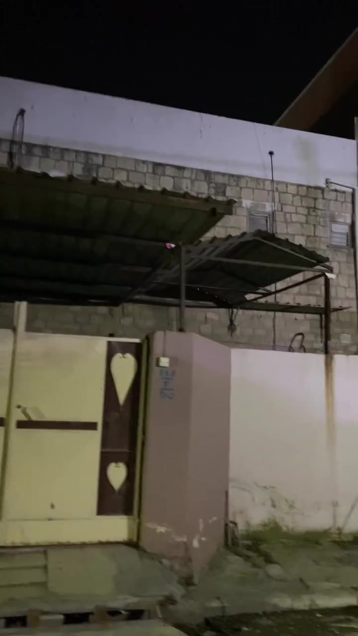 بيت في حي المنصور خلف جامع الحق
طابقين  غربي مساحه 162 

بأسم الشرعي  سند ملك صرف سند جديد 2026 شرط التحويل للاستفسار الاتصال عالرقم ***********
