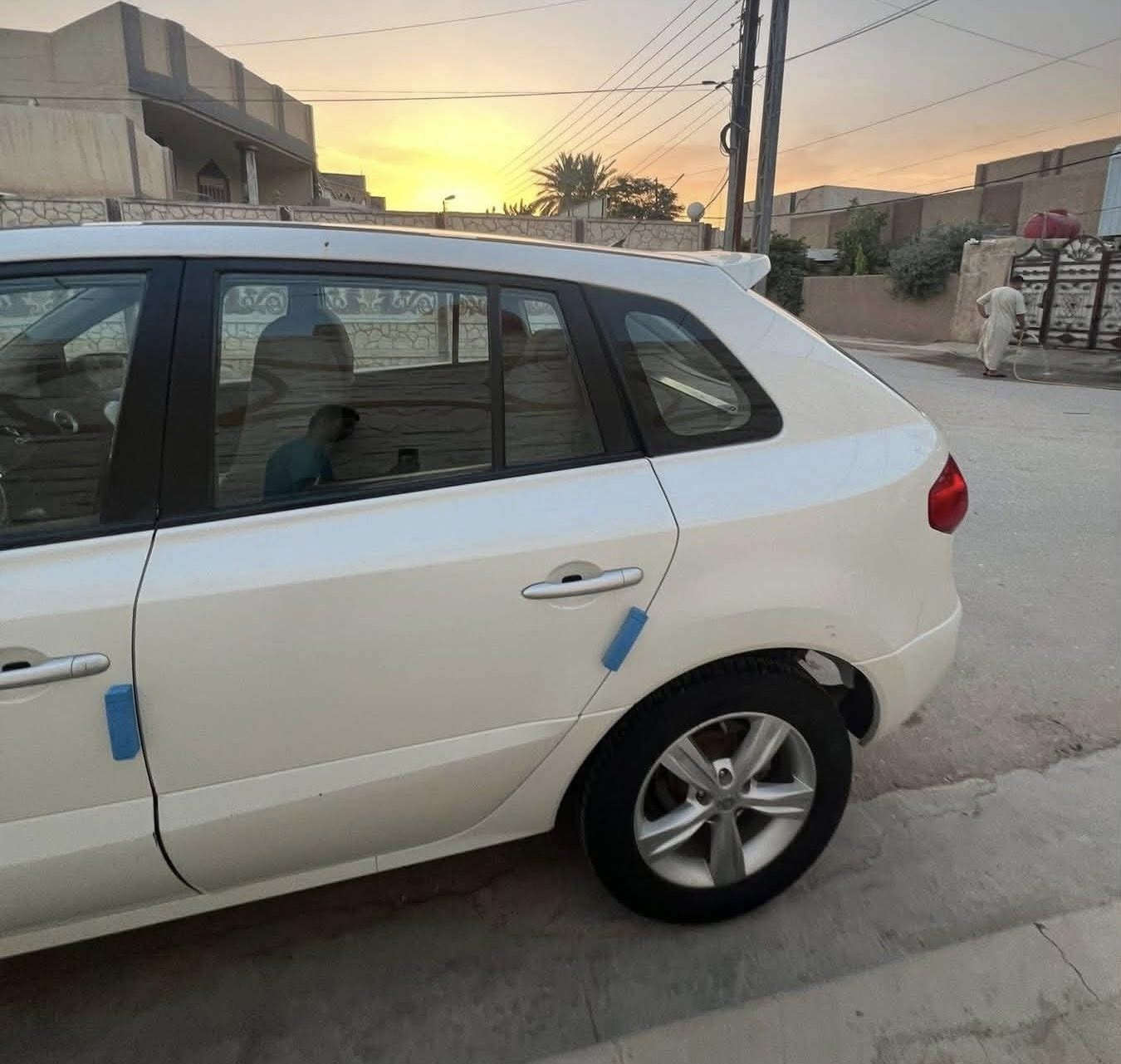 السلام عليكم
رينو كوليوس ٢٠١٣ رقم بابل 
كفاله عامة على ايدي حتى الدعاميات 
نظافتها بوضعية الشركة
ماشيه ١٨٥ الف 
متصرف عليها ابد جاهزه 
سعر ١٠٥ 
*********** مكاني حله
