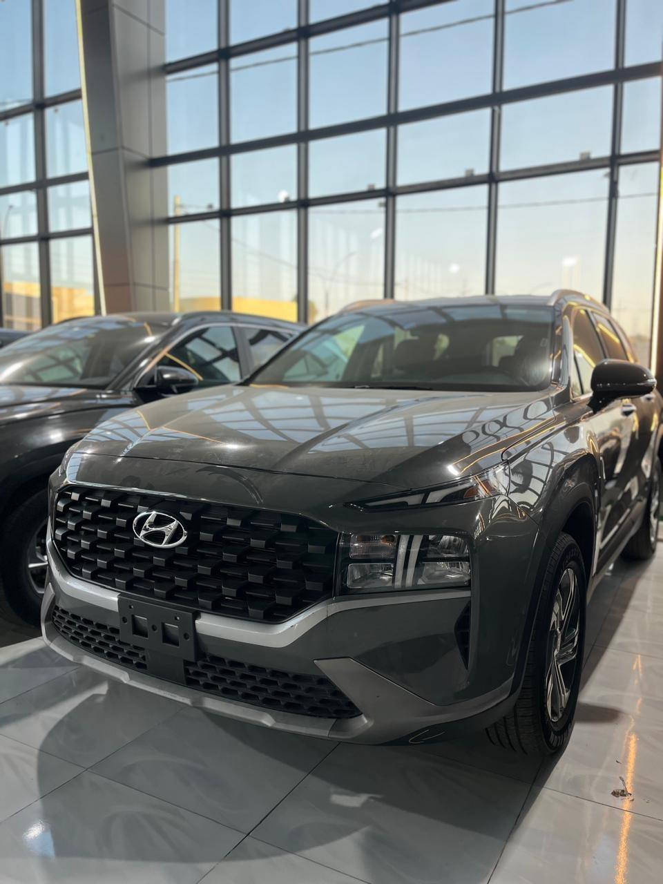 لسلام عليكم هيونداي سنتافي 2023 لون مميز سمنتي
 وارد امريكي بجم كبس الخلف كبس   فقط قطعة صبغ  باب خلفي مبدل  جديده جدا ماشي 60 الف كيلو كلشي بيها وضع شركه محرك 2400cc ماشية 30 الف كيلو السياره سبعه راكب بصمه وتشغيل عن بعد كشن السايق كهربائي شاحن واير ليس تبريد 3 قطع حساسات امامي خلفي 
   رقم سليمانيه هزه وسنويه جدد السعر 230 ورقه  ***********  او ***********
