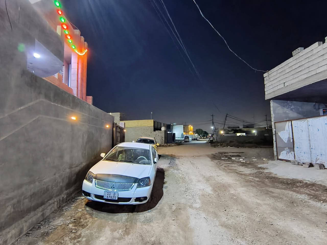 متاح بيت 325 متر طابقين سند 25 بناء جديد بناء طابوق شغل درجه اولى
سدت جبور شارع معمل ابو غزوان القديم مكان مميز

ماء كهرباء شارع عرضه 10 متر

***********
