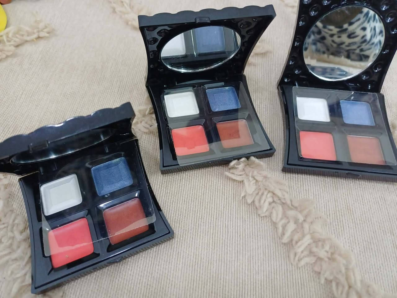 ألوان قوية وثابتة طول اليوم 🎨
✔️ سهل الدمج
✔️ مناسب لكل الإطلالات
📩 للحجز خاص


**إذا كنت صاحب هذا الإعلان وتريد حذفه لأي سبب، رجاءا أرسل رسالة إلى الدعم الفني**