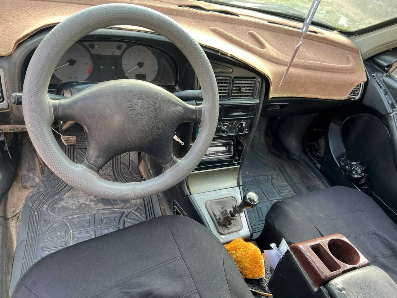 سلام عليكم ورحمة الله وبركاته. 
بيجوفرنسي مال مزاد للبيع 
موديل ٢٠٠٦
جاهزة لترقيم هزة صاعده 
كير ومكينه كفاله عامه
حداديه تخم تاير كهربائيات كلة شغال ترايك وين ماتريد
مكان السيارة واسط. مركزالمحافظه
السعرالمطلوب٣٠ورقه وبيهامجال
الاتصال ع
***********الاسيا
*********** الاثير
محمد
