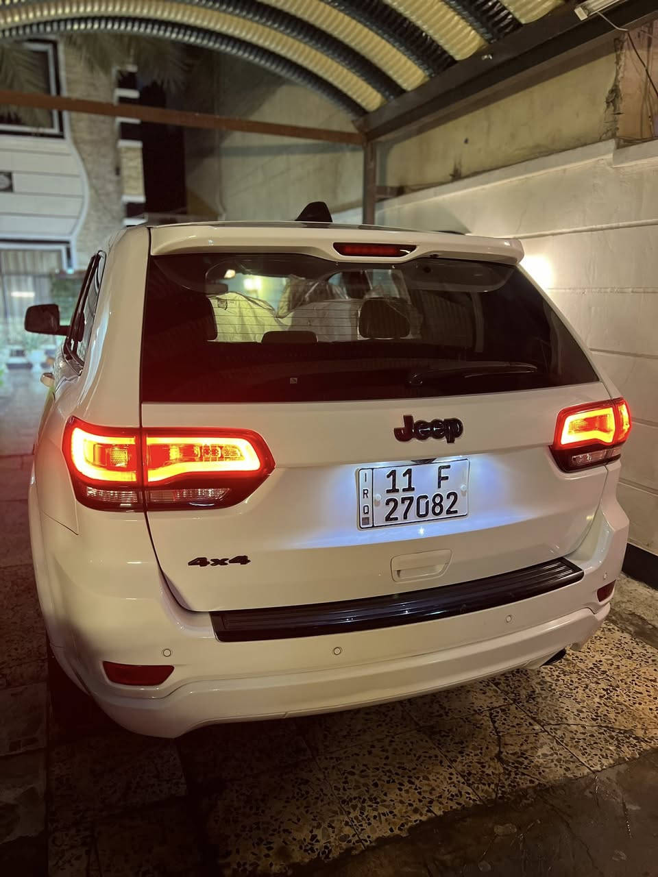 السلام عليكم للبيع
جيب كراند شيروكي فول مواصفات 

الموديل:2018 ماشية 50

الفئة:بلاك توب 

سعة المحرك:3600

اللون:ابيض

_______________

1-فتحة سقف

2-بصمه

3-بصمه ابواب

4-كشنات جلد

5-كشن كهرباء جهتين

6-جنطه كهرباء

7-تحكم ستيرن

8-شاشه كبيره

9-كشنات تدفئة وتبريد

10-فورويل 4x4

11-ويل اسود حجم 20

12-تشغيل عن بعد

13-منظومة زنون

14-نظام eco

15-حساسات خلفي امامي

16-كامره خلفية

  سيارة خير من الله ماتصرف عليه دينار 

حادث سرقة كما موضح بالسونار

السعر:220وبيها مجال بسيط

العنوان: بغداد الدورة

للاستفسار:***********
