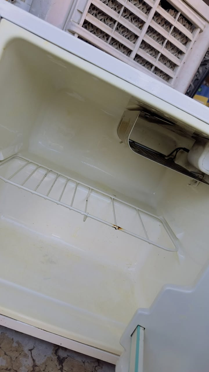 ثلاجه صغيرا للبيع على الفحص شغاله من كلشي ***********
