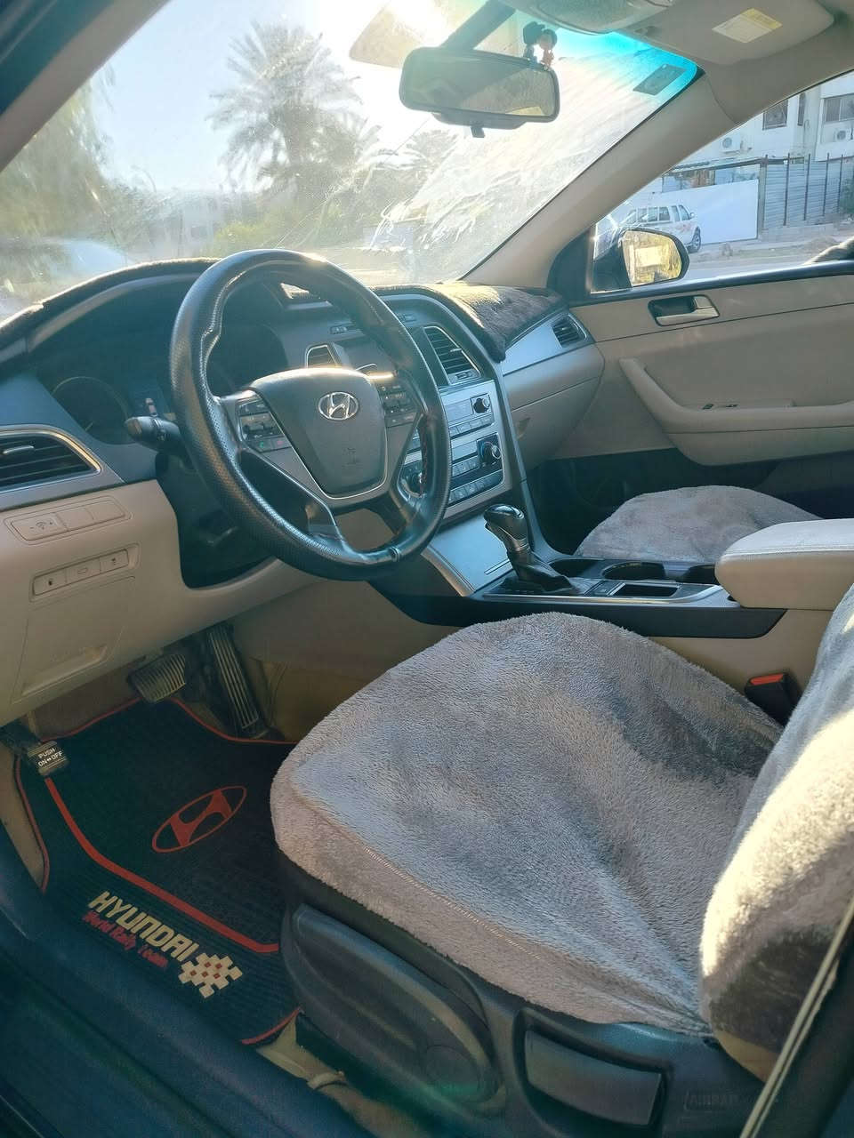 سوناتا 2016 وارد امريكي
حادثها بنيد فقط بدون دواخل 
مواصفات عاديه 
شاشه car play
تحكم ستيرن 
انظمه قياده (ايكو _ عادي_سبورت)
رقم بغداد الجديد بأسمي سنويه لل30
السعر 128 
مكانها الانبار عامريه الصمود
***********
