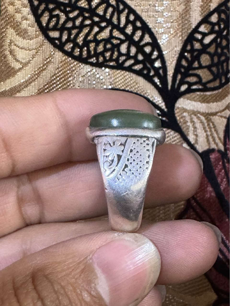 اللهم صل على محمد وال محمد 
خاتم يشم يماني قديم
قطعه في منتهى الروعه والجمال
مصاغ يدوي قديم فضه عيار 925
مقاس الخاتم 21/22
يوجد توصيل جميع المحافضات البصرة, العراق


**إذا كنت صاحب هذا الإعلان وتريد حذفه لأي سبب، رجاءا أرسل رسالة إلى الدعم الفني**