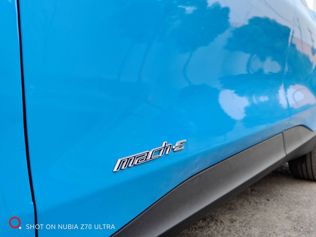 موستك 2023 ماك اي كهرباء بل كامل
فئة سلكت 
تمشي بل شحنة 450 كيلو
  5 كامراة 
شاشة كبيره  
داخل جلد كشنات كهرباء 
رمز دوخل بل باب
نضام صوت B&O دمام خلفي 
حساس امامي خلفي 
وباقي الموصفات المعروفة
السيارة ماشية : 11 الف
حادث السياره فقط جاملغ أمامي 
ومصبوغ فقط نص وربع من البنيد فقط  
سعر : ( 205 ورقة ) بيع او مراوس 
الغزالية ***********
