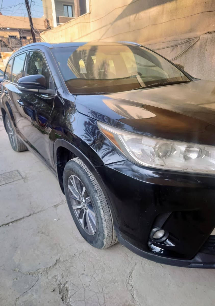 السلام عليكم
تويوتا هايلندر 2018 AWD  XLE  
رقم بغداد باسمي 
ماشية السيارة 82 الف ميل 
فول موصفات 1/1
السياره فور ويل درايف
_ رادار 
_نقطع عمياء 
_مثبت سرعة 
_محرك 6 سلندر 3500 
_فتحة سقف
_جلد 
_كشنات كهرباء 
_كشنات تدفئة 
_بردات ابواب 
_جنطه كهرباء 
_ويل كروم 
_7 راكب 
_كشافات 
_تحكمات مقود 
_شاشة - كامرة 
_بصمة ترحيب  
_ماشية 82 الف ميل 
حادث امريكيا فقط بنيد 
وباب كلير طلع من امريكيا
صور الحادث ناشرها 
السعر 253 ورقة وبيها مجال 

مكان السيارة بغداد الغزالية  

رقم تلفوني ***********
