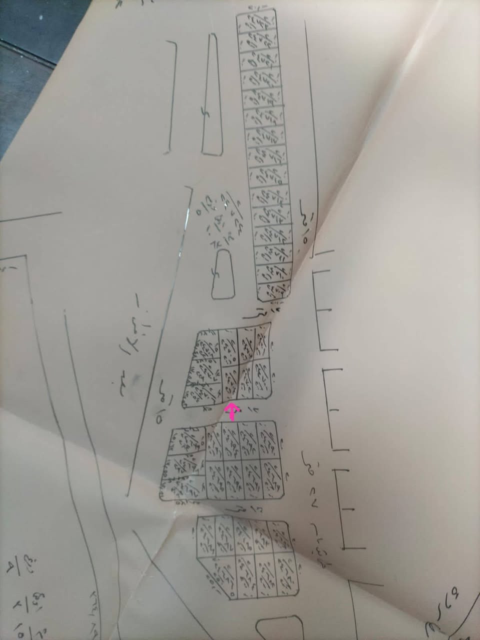 🚨 **أرض سكنية مميزة للبيع في تكريت** 🚨
📍 **الموقع:** تكريت - حي الشهداء (دور الرقابة المالية - بجانب مجمع تلال شقلاوة ومشروع الماء)  
📐 **المساحة الإجمالية:** 200 متر مربع  
📐 **الأبعاد:** الواجهة 10 متر | النزال 20 متر

💰 **السعر الإجمالي:** 60 مليون دينار عراقي (مع مجال بسيط للمفاوضات)

📞 **للاستفسار والتواصل مباشر:**

*   ***********
*   ***********
