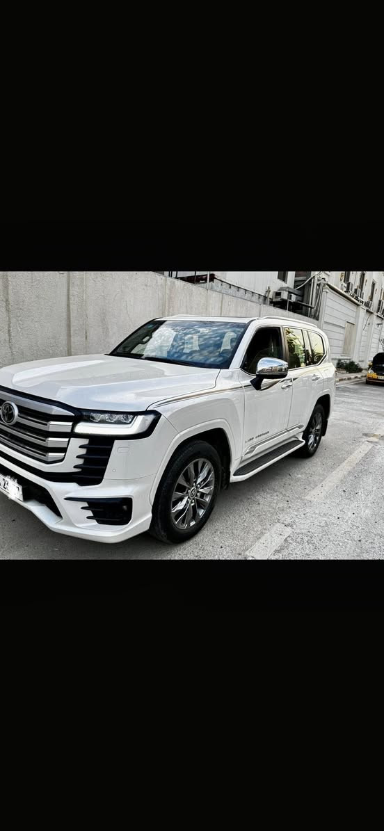 السلام عليكم.
لاند كروز VXبريم باب اول ام الحايه (كت لمتدد)فول مواصفات ١/١ 
رادار 
البوب شفط 
المقاعد كله تدفئه تبريد كله امامي وخلفي 
مقاعد كهربائية حته الصف الثالث 
2023 مكفوله كفاله عامه ماشيه 41
سعر 72$ وبيها مجال مكان بغداد 
لاستفسار .***********
