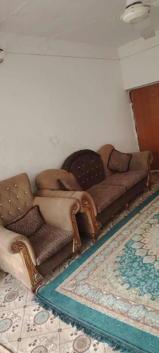 تخم ١٠ مقاعد تسكام ثقيل نضيف الي يريده يتصل برقم السعر ٣٠٠ ***********
