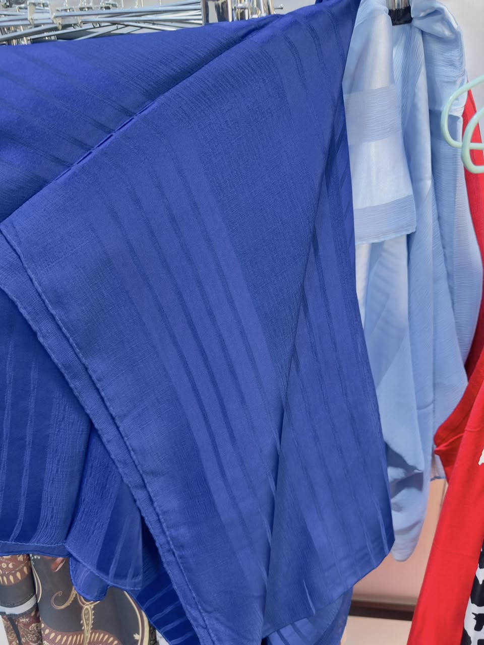 الاناقه والنزاكه يمنا
شالات وربطات نسائية اصلي وب اللوان مختلفه

العنوان قيصريه الفجر الثانيه 
رقم المحل 34 
يوجد توصيل داخل الفجر 
***********
