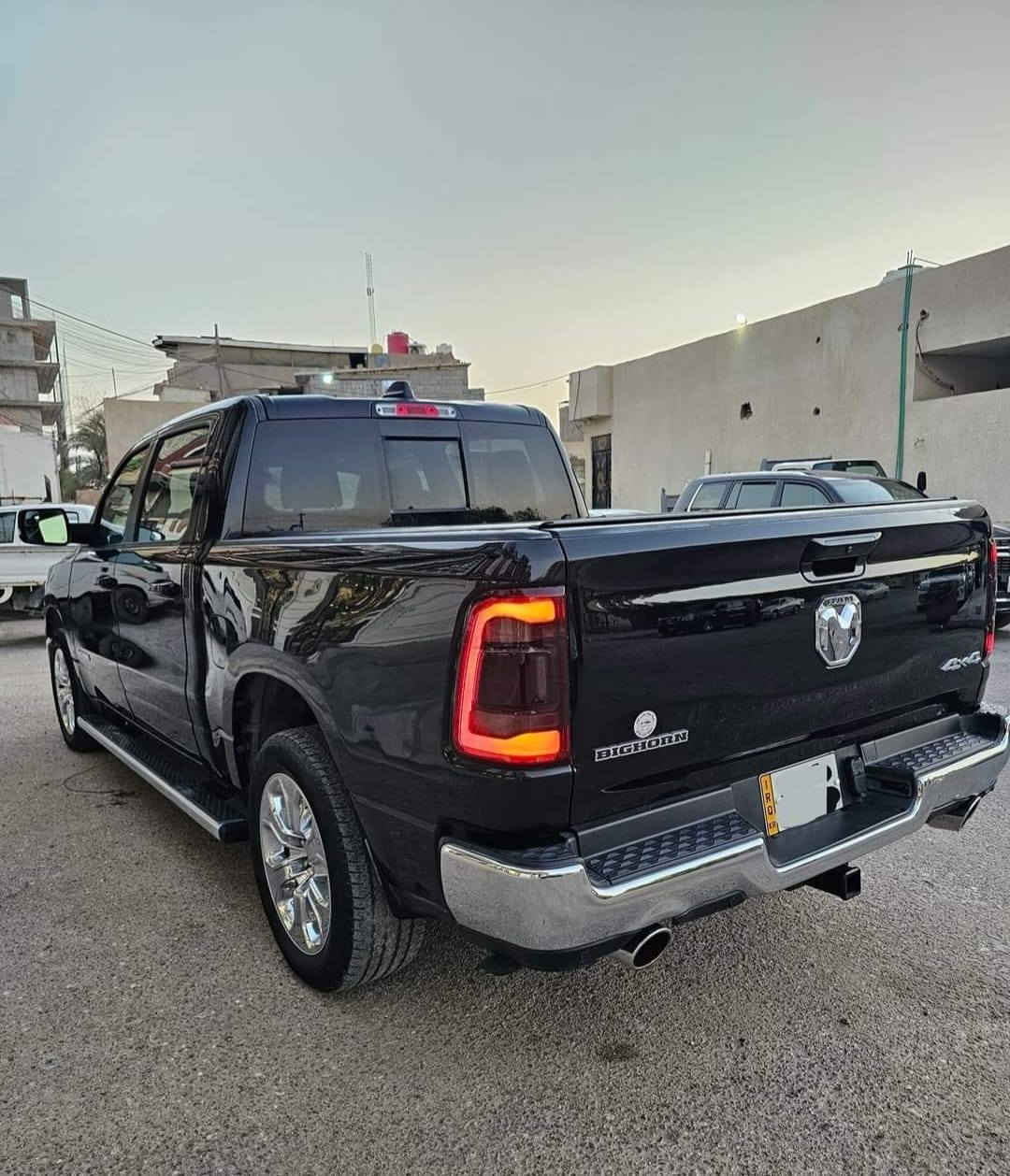 RAM 1500 BIG HORN
رام 1500 بك هورن باب طويل 

الموديل :2021  . (كندي عدادات كيلو متر + لغة السيارة عربية) . 
العداد :   ٥٥ الف كيلو  .
المحرك : V8 5.7L . 
*حادث سطحي بدون دواخل (سقوط جسم على جزء من القمارة)

السعر :    السيارة بسعر مناسب جدا 280 ورقة فقط. .
 رقم اربيل الجديد سنوية نافذة لغاية 2028 بأسم شركة معروفة .

المواصفات :
* دفع رباعي 4x4. 
* نقطة عمياء. 
* كاميرة خلفية.
* لوحة القیادة دیجيتال
* المصابيح الخلفية LED. 
* دخول ذكي (بصمة). 
* تشغيل عن بعد .
* شاشة 
* نظام ملاحة نفكيشن GPS.
* حساسات امامية وخلفية.

* مكيف خلفي.
*محدد سرعة.
* ويل كروم قياس 20 انج.
* نظام اطفاء وتشغيل اوتماتيكي.
* مرايا كهربائية جانبية من الكروم قابلة للطي كهربائيا.
* الشباك الخلفي كهربائي. 
* المرايا الجانبية تدفئة. 
* باب الصندوق كهربائي.
* امكانية تعديل ارتفاع دواسات البنزين والبريك.
* هاند بريك كهربائي.
* حساسات امامية. 
* حساسات خلفية. 
* مرايا مع خاصية التعتيم الذاتي. 
* مساحات تخزين إضافية تحت المقاعد.

***********
