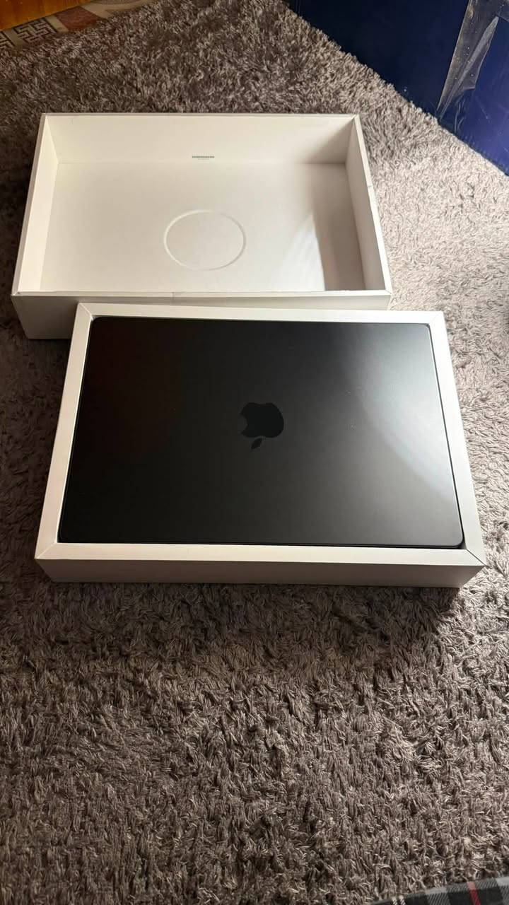 Macbook pro m4
512 gb هارد
16 gb رام
بطاريه 100% مشحونة 17 مره 
سعرها مليونين و 150 الف
2,150,000 الف
للتواصل خاص او واتس فقط
***********
