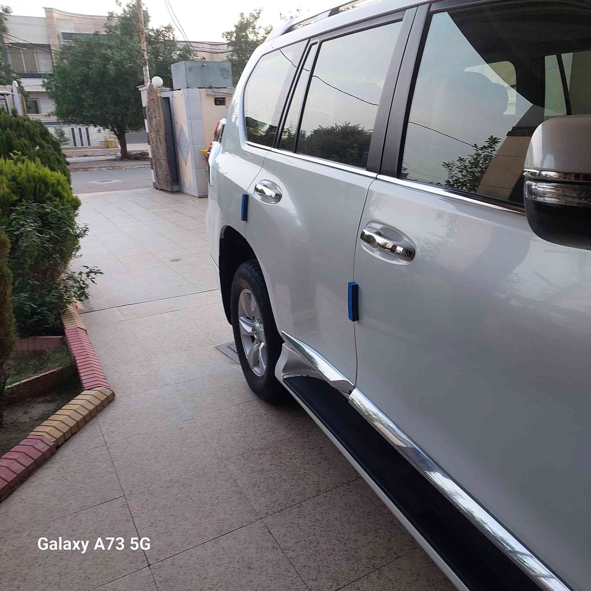 السلام عليكم
برادو 2020 TXS فول
دبل تانكي 
سلايت
ماشيه 84 الف كيلو 
دفع رباعي
كشن جلد كهرباء
مري شفط
بدون اي صبغ ولا بارد 
بس ماشر الباب الصدر براغيه مفتوحه بس
وضربه مال حصوه ب بنيدر
والسونار ويه الصور كفاله عامه اي سونار تريد تفحص
السعر 400. الف  دولار
بيه مجال قليل
ت ***********
