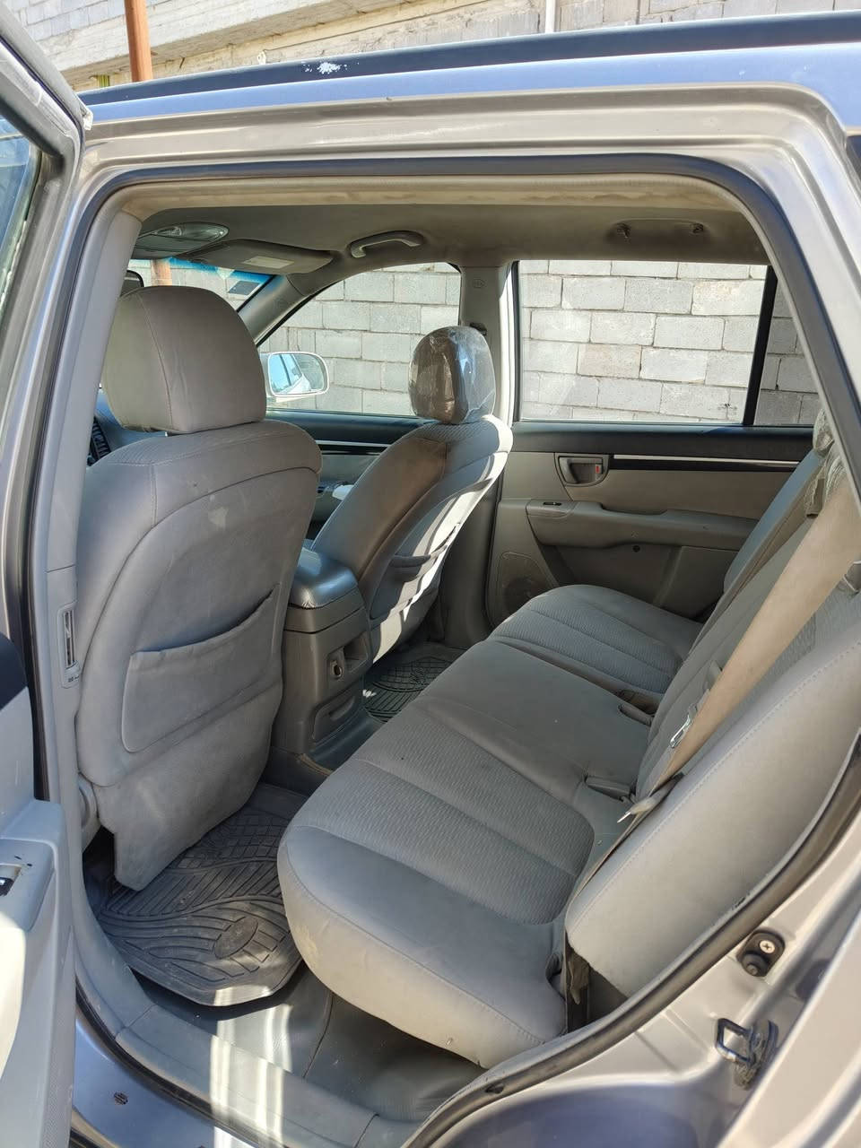 السلام عليكم سنتافي للبيع موديل 2007 سياره مقفوله جير ومحرك عنوان كربلاء الحر عرضها 120 وبيها مجال ***********
