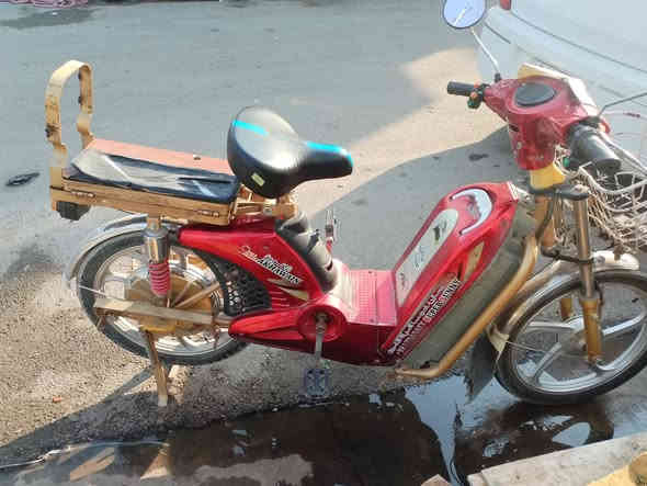 السلام عليكم دراجه شحن الاخوين للبيع بطاريه نص عمر السعر 200الف العنوان فلوجه شارع اربعين 
***********
