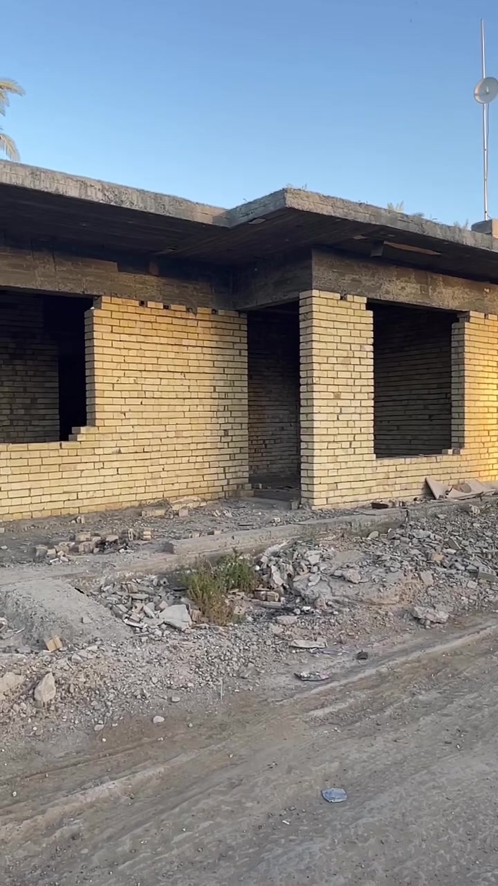 هيكل للبيع 160 متر. واجه 8. شارع. عريض. قريب عل تبليط بيت بناء درجه بشارع ابو طاوة موقع مميز. جداً غرفتين استقبال مطبخ حولي خدمات *********** السعر 80 مليون. زراعي سند 25. مناصفة
