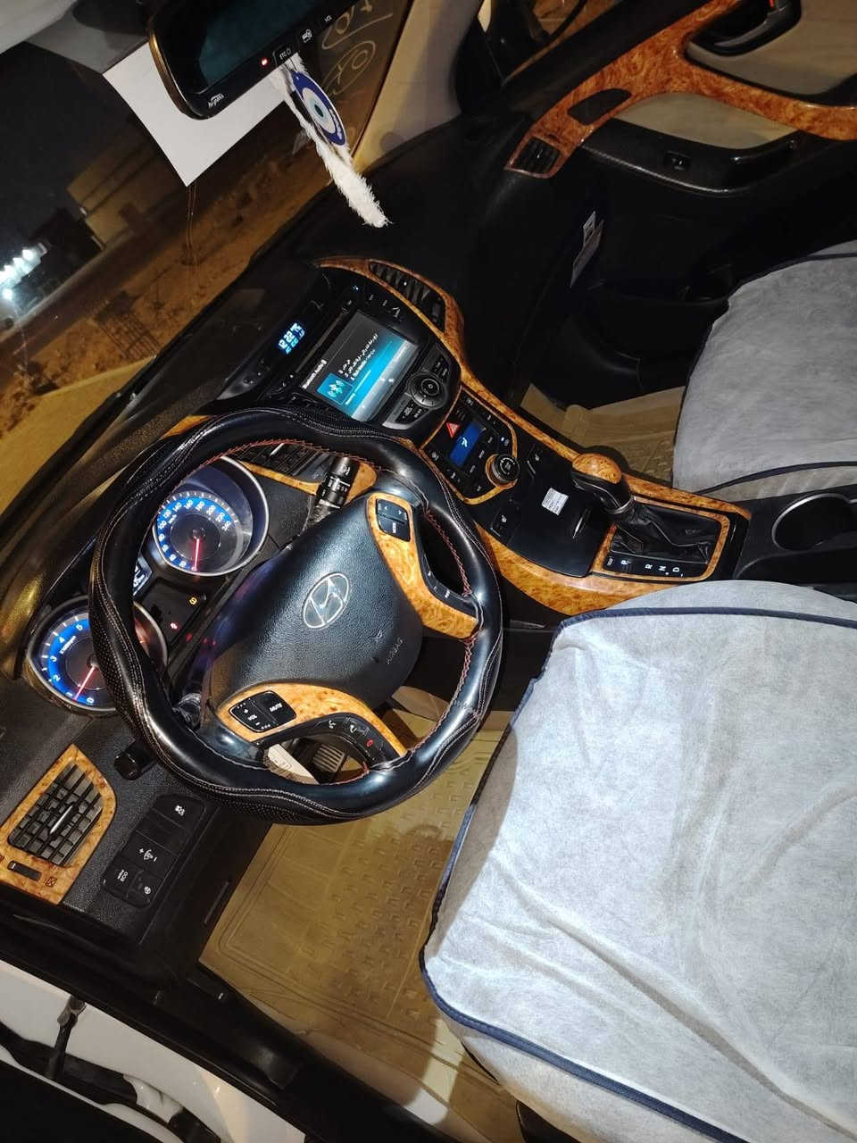 السلام عليكم افانتي موديل 16 سياره كفاله ضربه وتبديل بيه ثلاثه قطع صبغ من كوريه ماشي 98 الف حقيقي محرك 1600 سياره فول موصفات كشنات جلد شاشه بلاد كامره دواره اشارت ترحيب سياره جاهزه اي نقص ما بيه سعر 118 رقمي *********** عنواني ابو الخصيب مكلف بنشر البصرة, العراق
