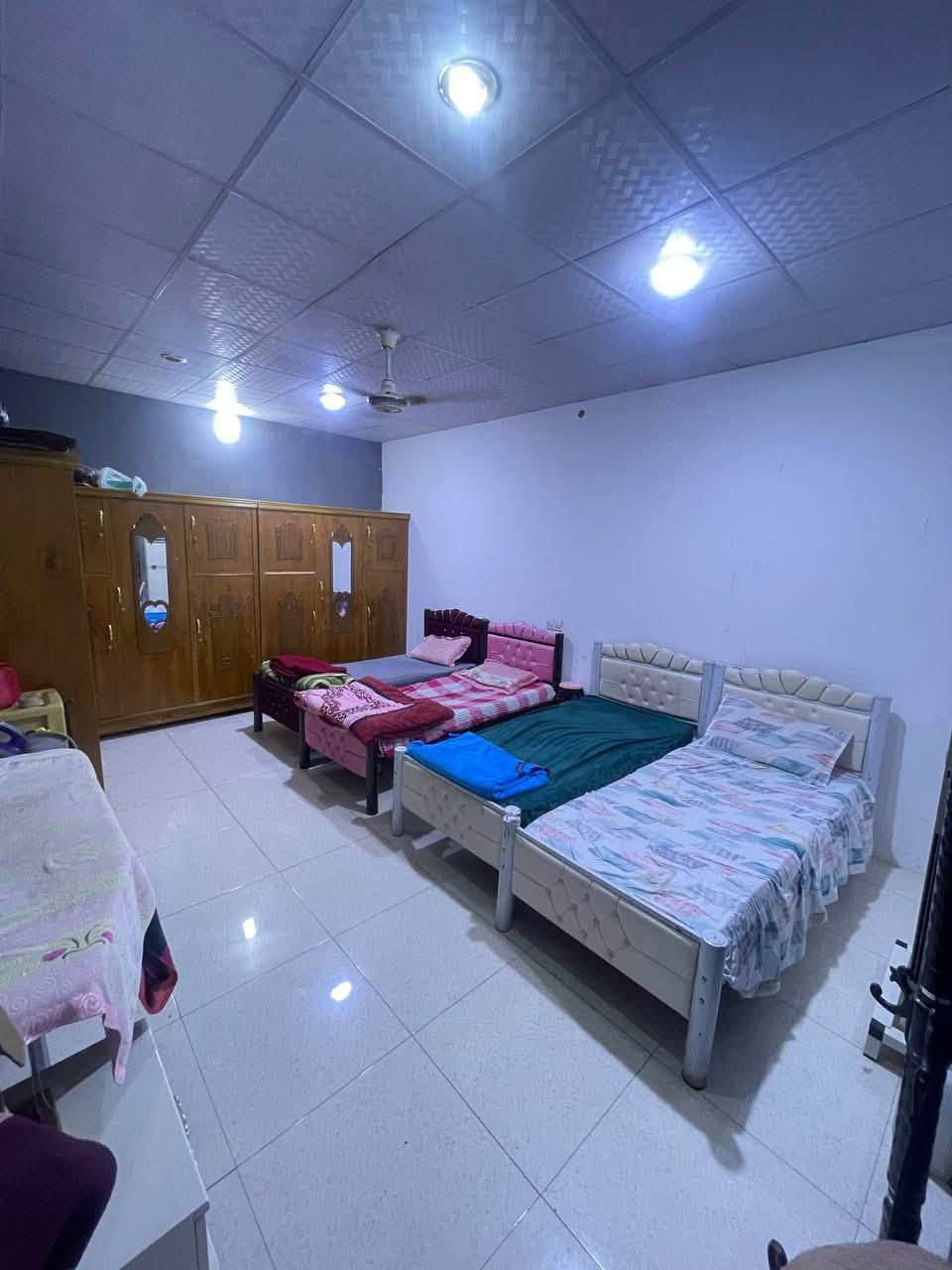 🏡 بيت سكن للبيع – فرصة مميزة في أبو الخصيب

📍 العنوان: البصرة – أبو الخصيب – العوجة
شارع أبو صلاح (شارع المدرسة)، ويبعد 50 متر فقط عن الشارع العام.

📐 المساحة: 270 متر
📄 نوع العقار: طابو زراعي (سهم 25)

🔹 مواصفات الطابق الأول:

✅ غرفتا نوم (4×6 م)
✅ صالة كبيرة بطول 13 م
✅ مطبخ (4×4 م)
✅ ديوان (6×4 م)
✅ صحيات داخلية وخارجية
✅ كراج سيارة مع حديقة

🔹 مواصفات الطابق الثاني:

✅ غرفتا نوم (4×6 م)

🏗️ سنة البناء: 2020
🧱 البناء بلوك وشغل مرتب.
🌿 المنطقة هادئة ومتوفر فيها جميع الخدمات (ماء، كهرباء، وغيرها).

💰 السعر: 110 مليون دينار عراقي قابل للتفاوض.

📞 للاستفسار:
يوسف الغانم
***********
