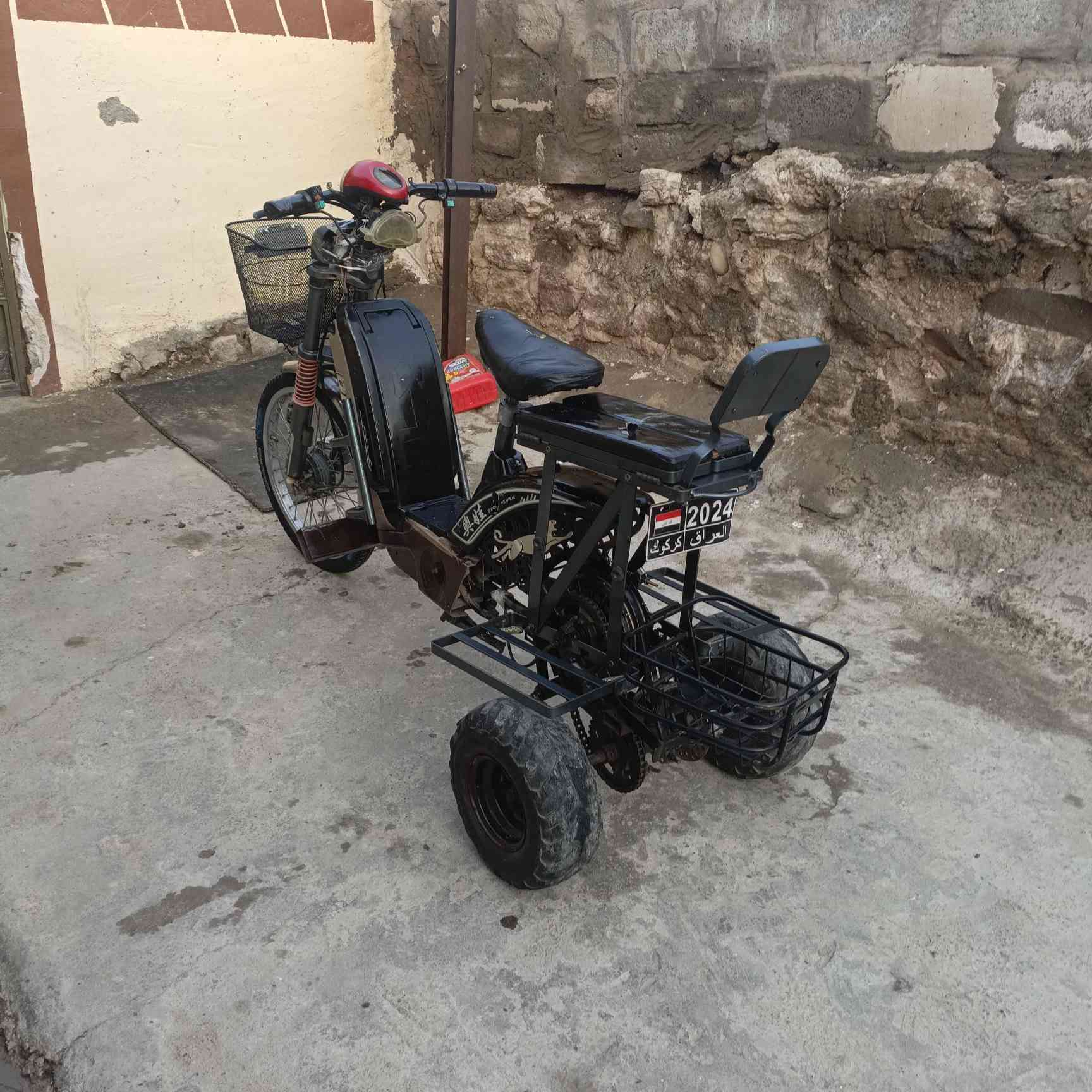 السعر ١٤٠ دراجه شحن 3 تايرات حمل
تايرات خلفي جبلي سيبايه خلفي فتح وينسد الدراجه 
خمس باتري بشرط أنطي يتحمل وزن ميتين خمسين كيلو مال شغل جاهزة 3 سرعات دراجه ياباني أصلي وين يعجبك روح 
مكاني كركوك *********** مراوس
