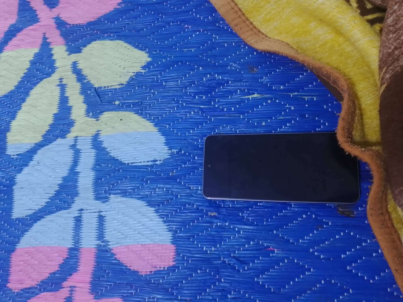 وحش الألعاب الجديد: Tecno Pova 7 Ultra
قوة لا مثيل : Tecno Pova 7 Ultra 5G
مواصفات رئيسية
الأداء: معالج MediaTek Dimensity 8350 Ultimate القوي، مثالي للألعاب وتشغيل التطبيقات الثقيلة بسلاسة. 
الشاشة: شاشة AMOLED كبيرة بحجم 6.67 بوصة مع معدل تحديث 144 هرتز، لتجربة بصرية فائقة وواضحة. 
الكاميرا: كاميرا رئيسية بدقة 108 ميجابكسل لالتقاط صور احترافية، بالإضافة إلى كاميرا بزاوية واسعة. 
البطارية والشحن: بطارية ضخمة بسعة 6000 مللي أمبير تدوم طويلاً، مع دعم الشحن السريع بقوة 70 واط والشحن اللاسلكي بقوة 30 واط. 
الذاكرة: مساحة تخزين داخلية 256 جيجابايت وذاكرة وصول عشوائي (RAM) تصل إلى 12 جيجابايت، مما يضمن أداءً فائق السرعة. 
ميزات إضافية: مقاوم للماء والغبار بمعيار IP64. 
🌹العنوان بغداد مدينه الصدر 🌹
"الهاتف بحالة ممتازة، كأنه جديد. مستخدم جداً قليل
"يأتي مع كامل ملحقاته الأصلية."
السعر والتواصل:
السعر:   335000 وبي مجال 
واتساب ‪***********
