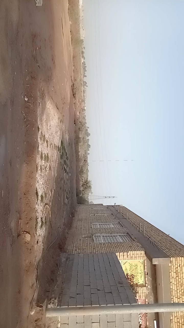 سلام عليكم بيت للبيع بحي الرسول قضاء النصر عشارع مال دوايه السايدين يم مدرسة الصحيفه السجاديه ***********
