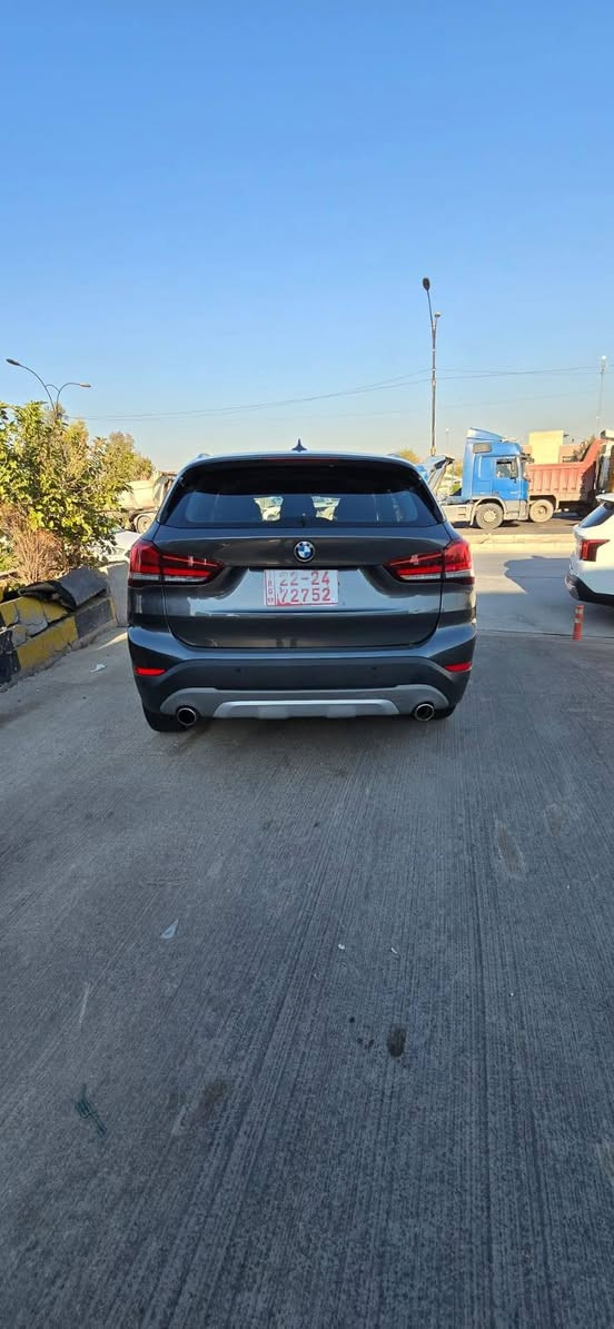 بي ام دبليو x1 2022
فل مواصفات مرقم اربيل
بصمه-بانوراما-كشنات جلد تدفأة -خزن ميموري + مساج 
حساسات امامية خلفية-كاميرا
رادار - هاند بريك بصمة
لد زينون -انارة داخليه ٨ الوان
تبريد قطعتين - وضعيات قيادة ٣ اقتصادية eco pro
تحديد مسار - صندوق كهرب- شاشة كبيرة-مخرج usb-tc-شاحن وايرليس-otustop-ويل كب 18 عنكبوت
محرك ٢٠٠٠ توين تيربو
سيارة ماشي ٣٠ الف فقط
ضرر صندوق مبدل فقط عدا ذلك مكفولة السيارة ايرباك سليم شواصي ولغد 
السيارة بحالة ممتازة

رقم صاحب سيارة ***********
