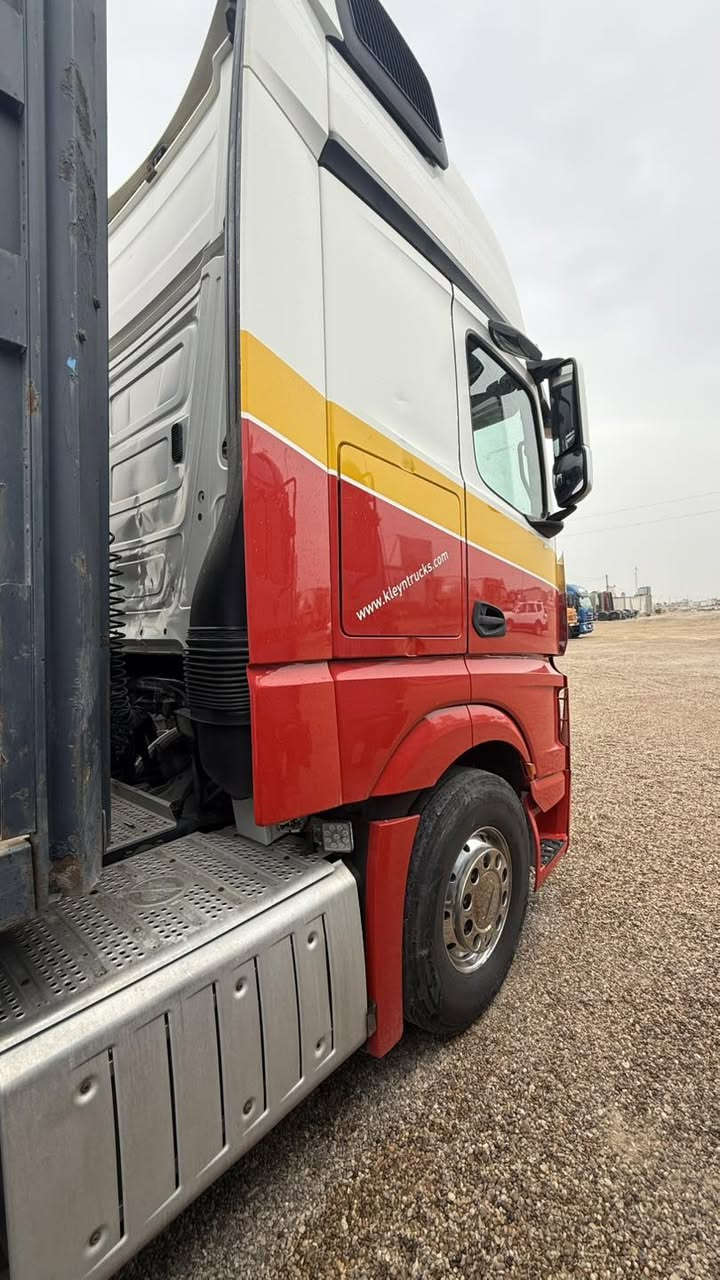 اكتروس وحش موديل 2015 
حجم 2545 كور عالي 
سنكل امامي الماني 
رقم سليمانيه انكليزي تحويل مباشر 
مربوطه عربانه اوربيه 3 محاور دناكير بيبي 
سياره جديده وجاهزه للشغل 
السعر / 470 $ وبيهه مجال 

معرض الرشيد لتجارة السيارات
للاستفسار
***********
               ***********
