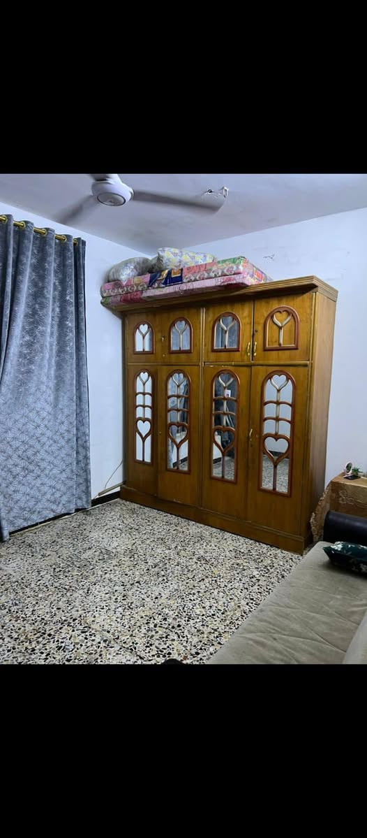 سلام عليكم 150غرفتين وحولي واستقبال ومتبخ حار بارد وصحيات 2بشارع ابو الحرارة ***********
