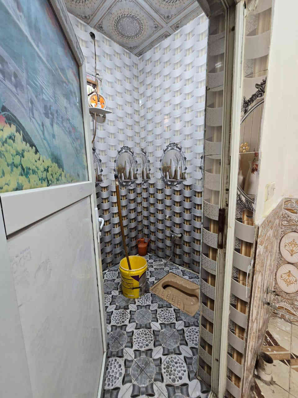 يتوفر  بيت طابق اول ‏للإيجار
العنوان حمدان قرب المركز شرطة 
تتكون 2قرف 
صالة كبيرى 
ديوانية  
صحيات  
كلش جديدة   سعر 350 شامل الماي والكهرباء 
الستفسار ***********
ابو رقيه
